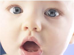 Parintii ar putea opta intre concediu postnatal sau indemnizatie – proiect