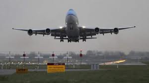 Companiile aeriene ar putea fi obligate sa plateasca despagubiri pasagerilor in cazul intarzierilor sau zborurilor anulate