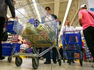 Guvernul ar putea impune ca cel putin 30% din marfa vanduta in hipermarketuri sa fie romaneasca