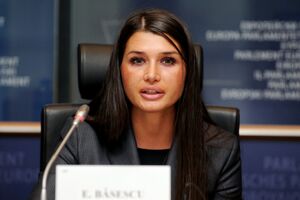 Elena Basescu a avut o interventie in PE legat de sterilizarea femeilor rome sarace
