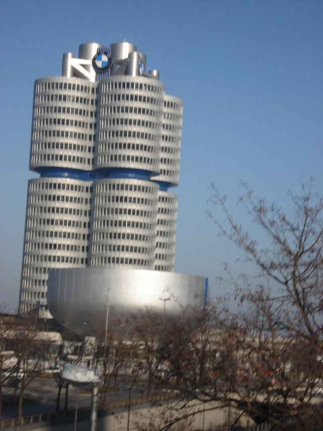 BMW ia in considerare deschiderea unei fabrici in Romania, Slovacia sau Ungaria