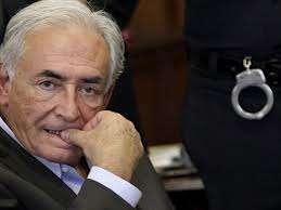 Fostul sef FMI, Dominique Strauss-Kahn, va fi judecat pentru proxenetism