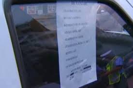 Soferii care au afise de vanzare postate in geamurile masinilor parcate pe strada sau pe trotuare pot fi amendati